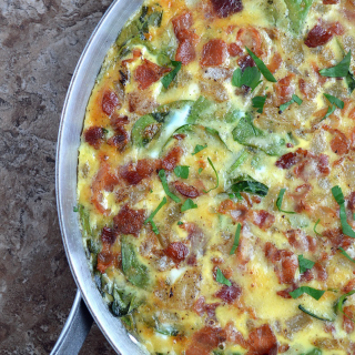 This Crustless Quiche recipe with Spinach & Bacon is perfect for your Easter brunch!