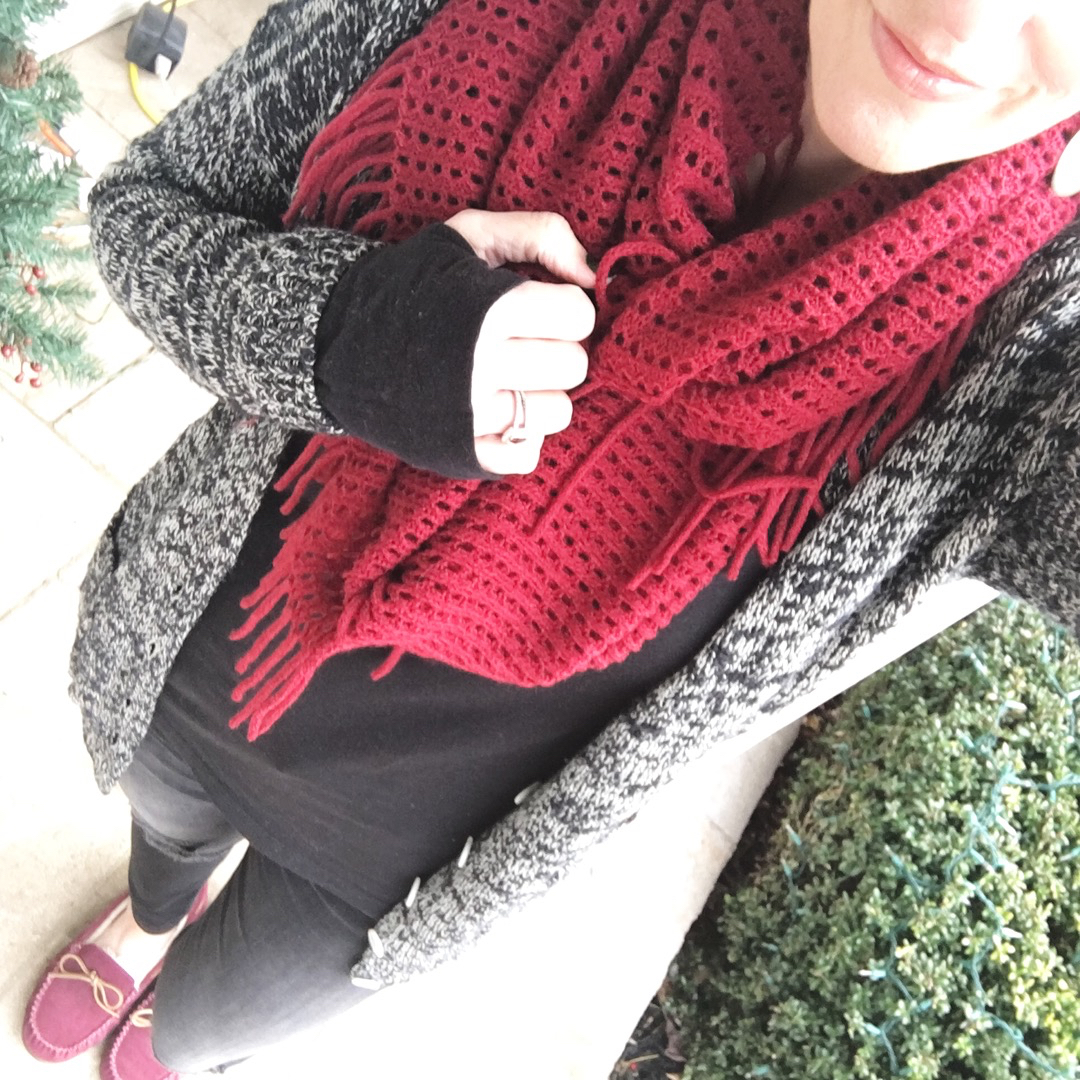 4 Ways to Wear a Red Infinity Scarf